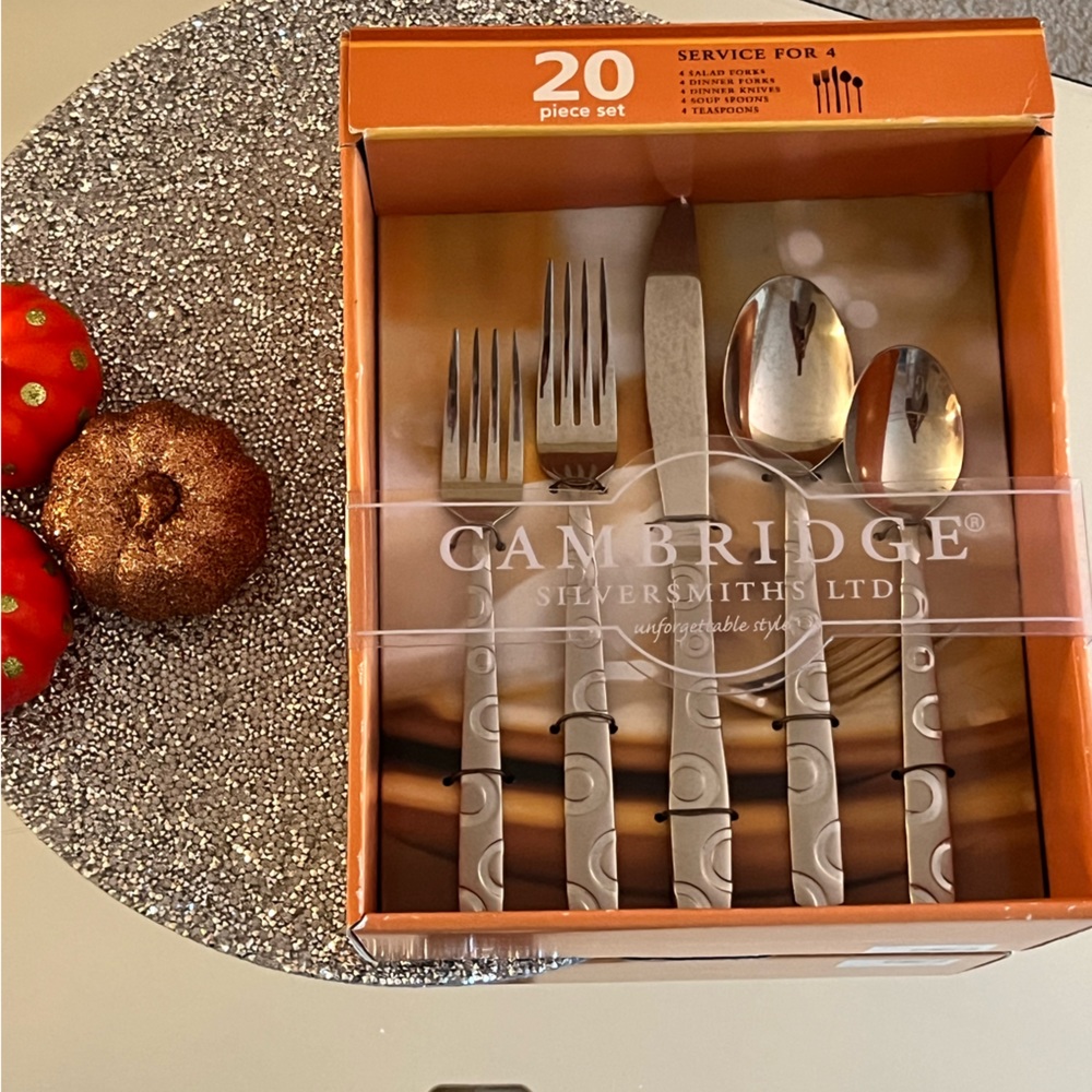 BRAND NEW Cambridge Dinnerware - 20pc Set